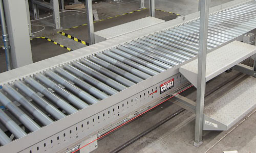 Conveyor, transportation conveyor, conveyor maintenance