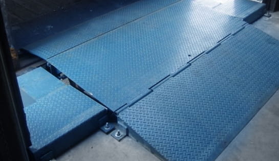 Blue surface mounted dock leveler